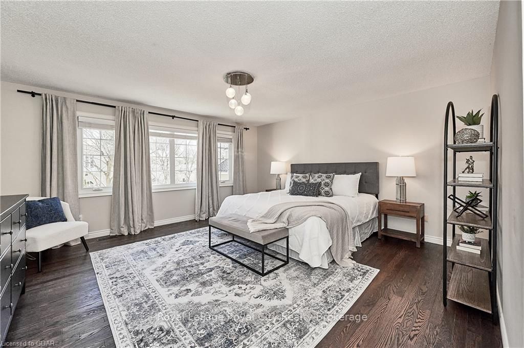 25 MANOR PARK Crescent #7