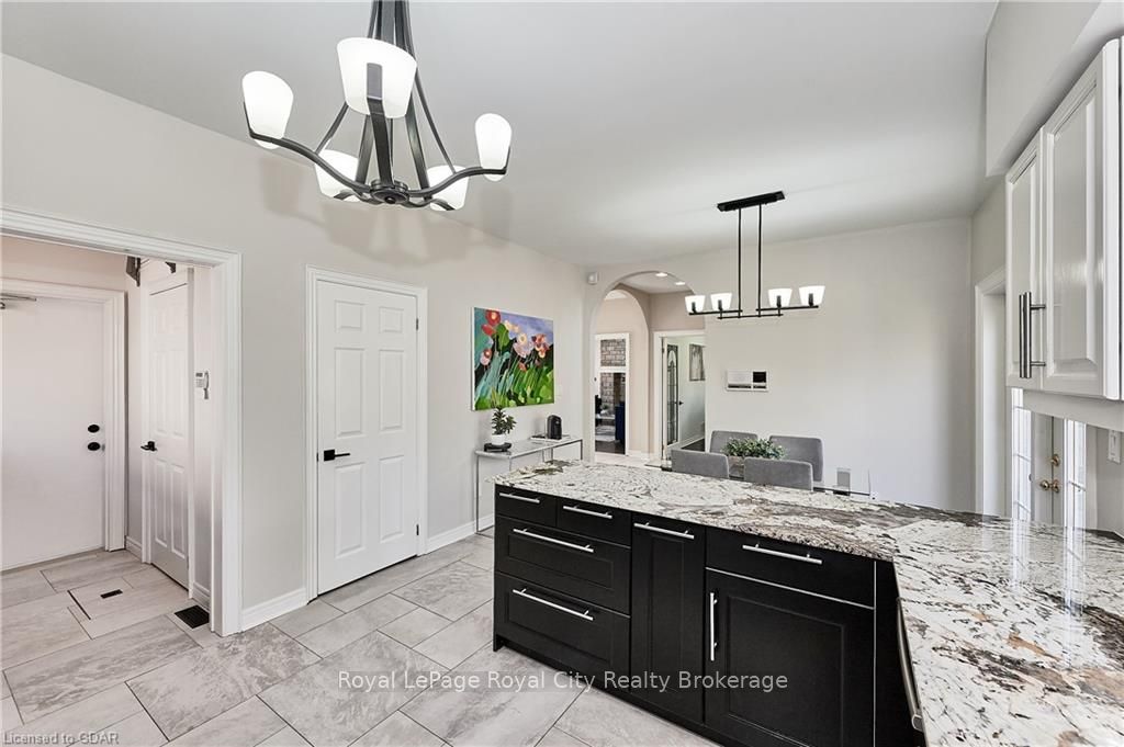 25 MANOR PARK Crescent #7