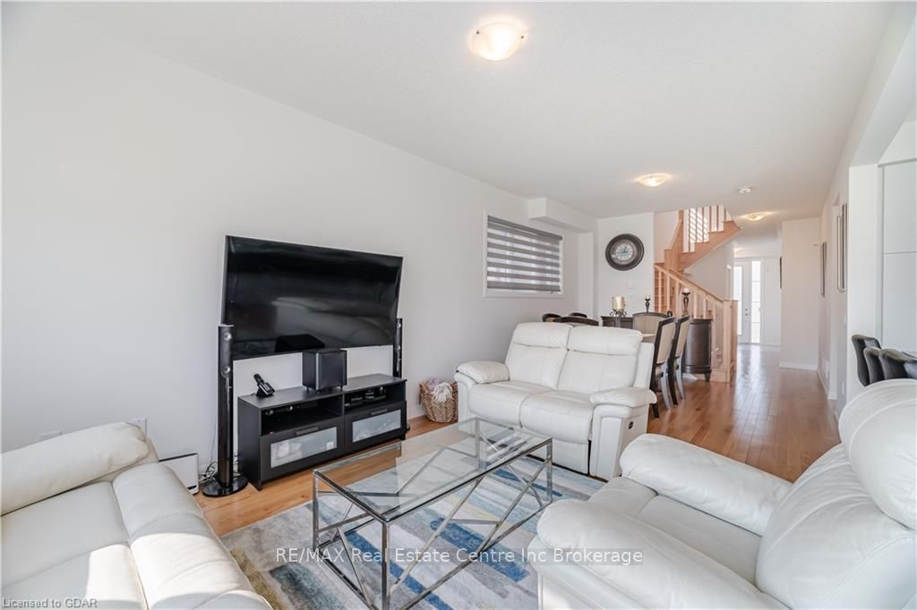 135 FAIREY Crescent