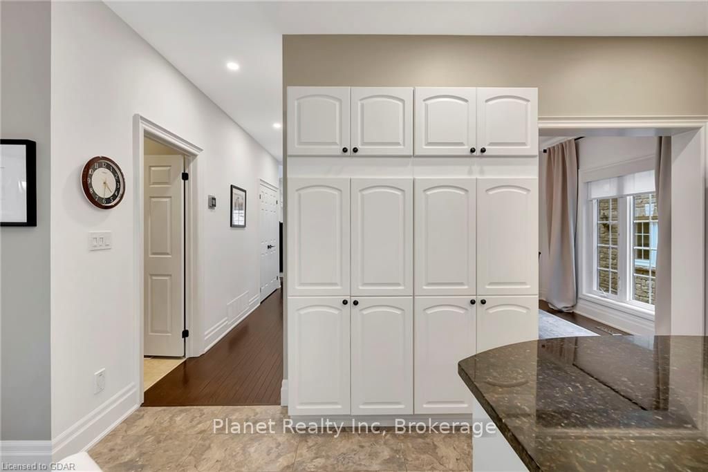 25 MANOR PARK Crescent #11