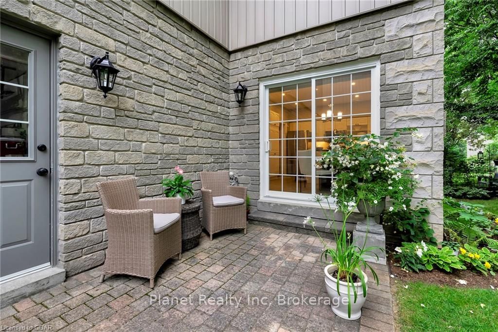 25 MANOR PARK Crescent #11