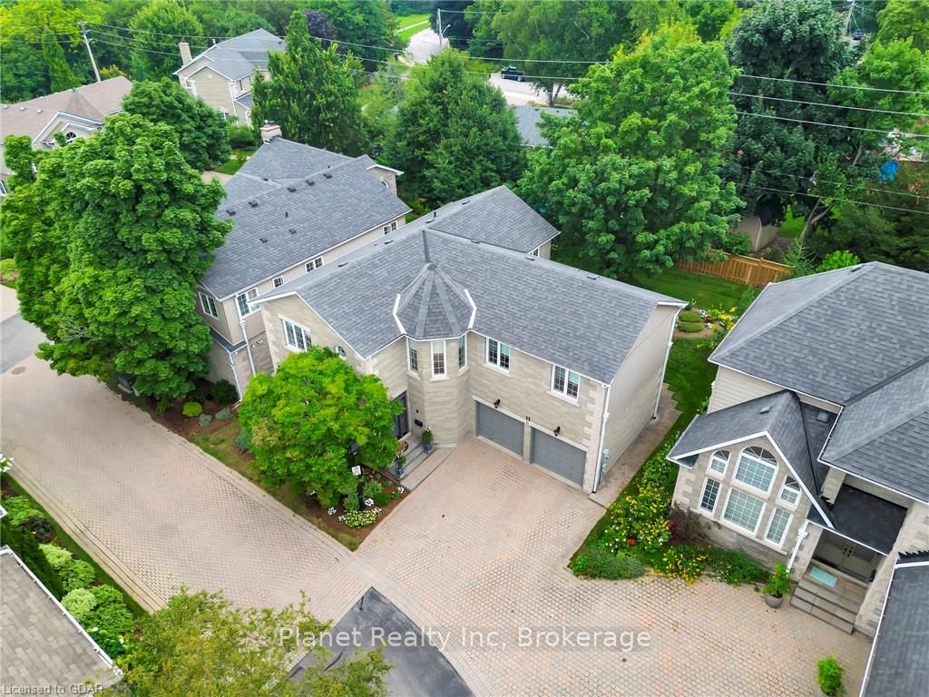 25 MANOR PARK Crescent #11