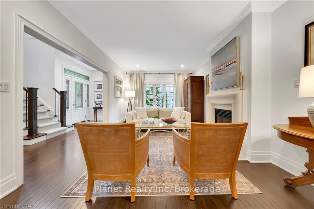 25 MANOR PARK Crescent #11