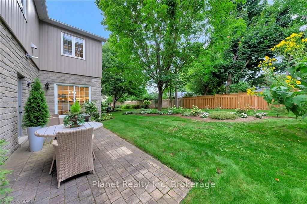 25 MANOR PARK Crescent #11