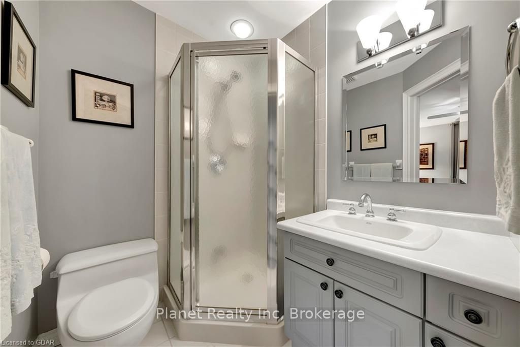 25 MANOR PARK Crescent #11