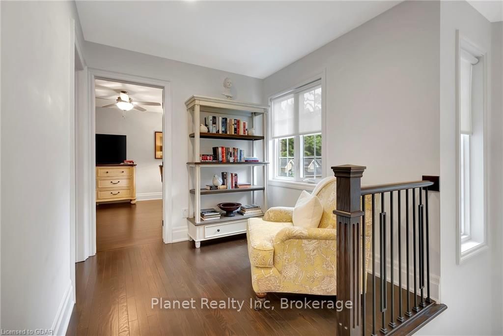 25 MANOR PARK Crescent #11