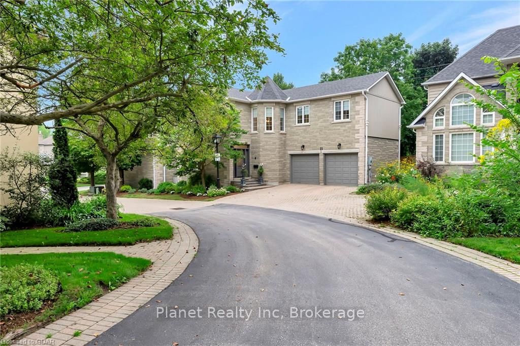 25 MANOR PARK Crescent #11
