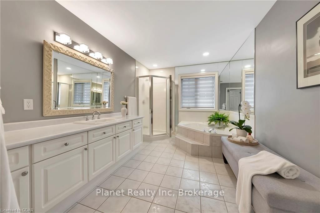 25 MANOR PARK Crescent #11