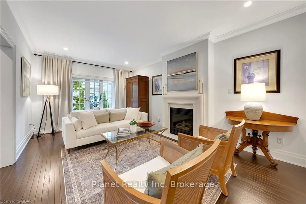 25 MANOR PARK Crescent #11