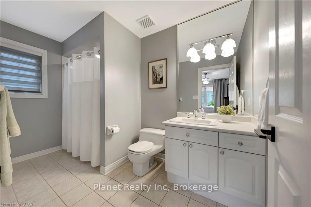 25 MANOR PARK Crescent #11