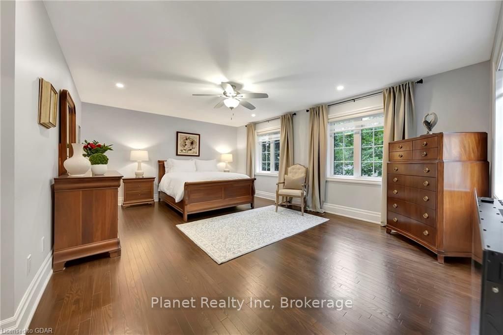 25 MANOR PARK Crescent #11