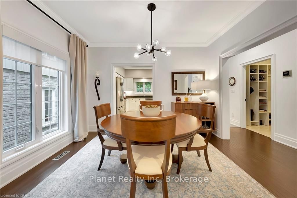 25 MANOR PARK Crescent #11