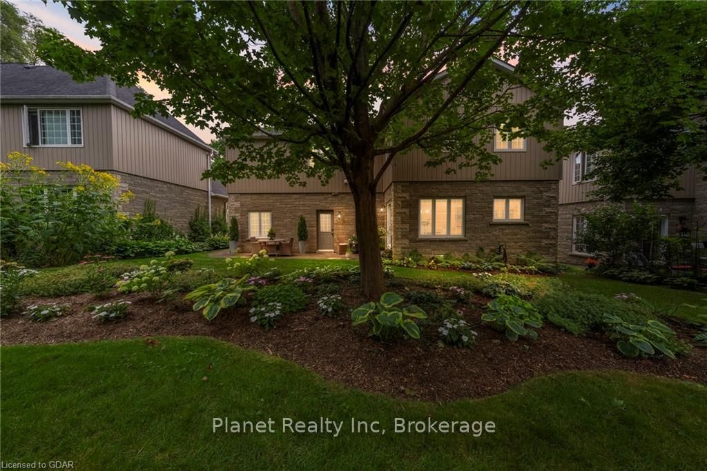 25 MANOR PARK Crescent #11