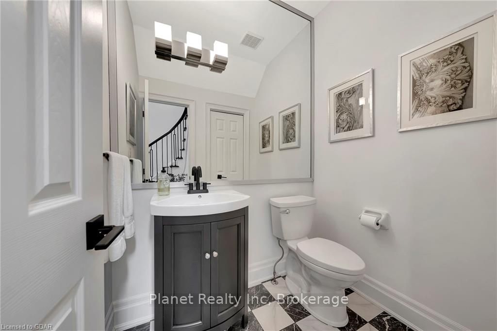 25 MANOR PARK Crescent #11