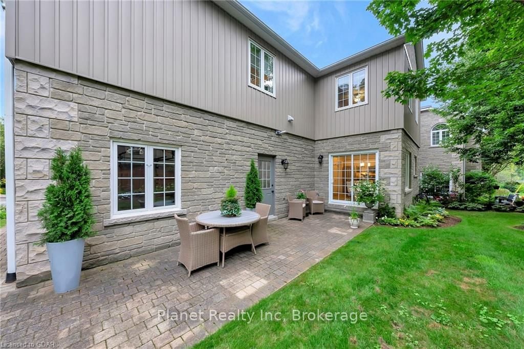 25 MANOR PARK Crescent #11