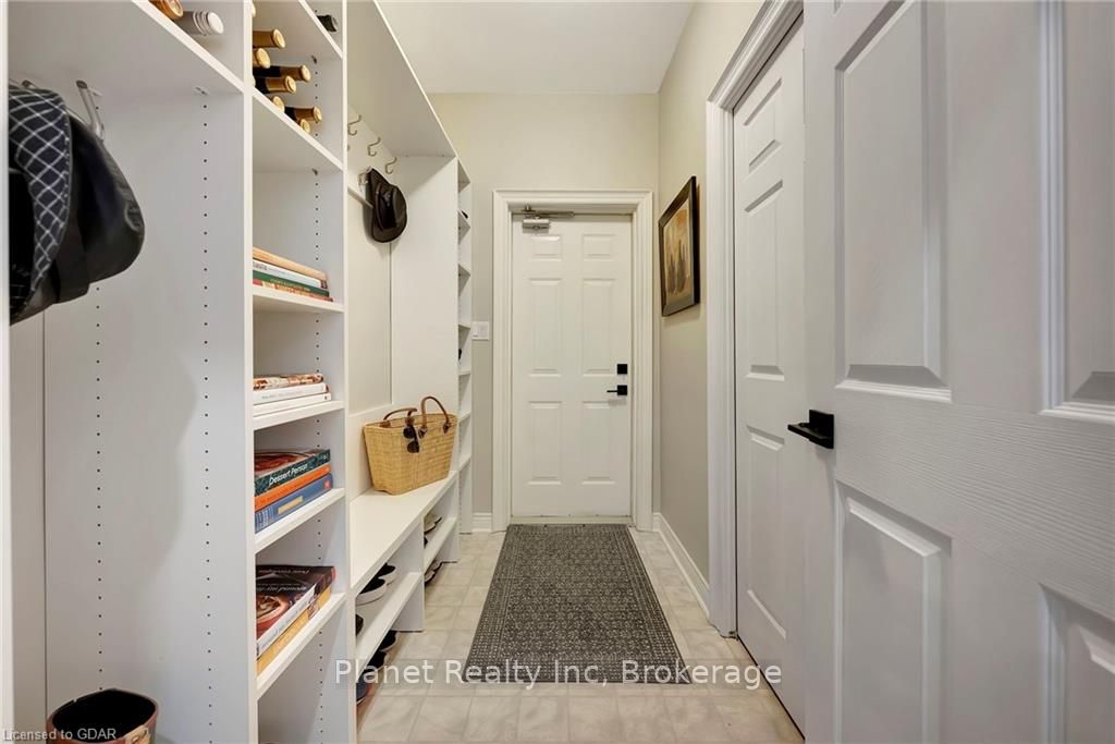 25 MANOR PARK Crescent #11