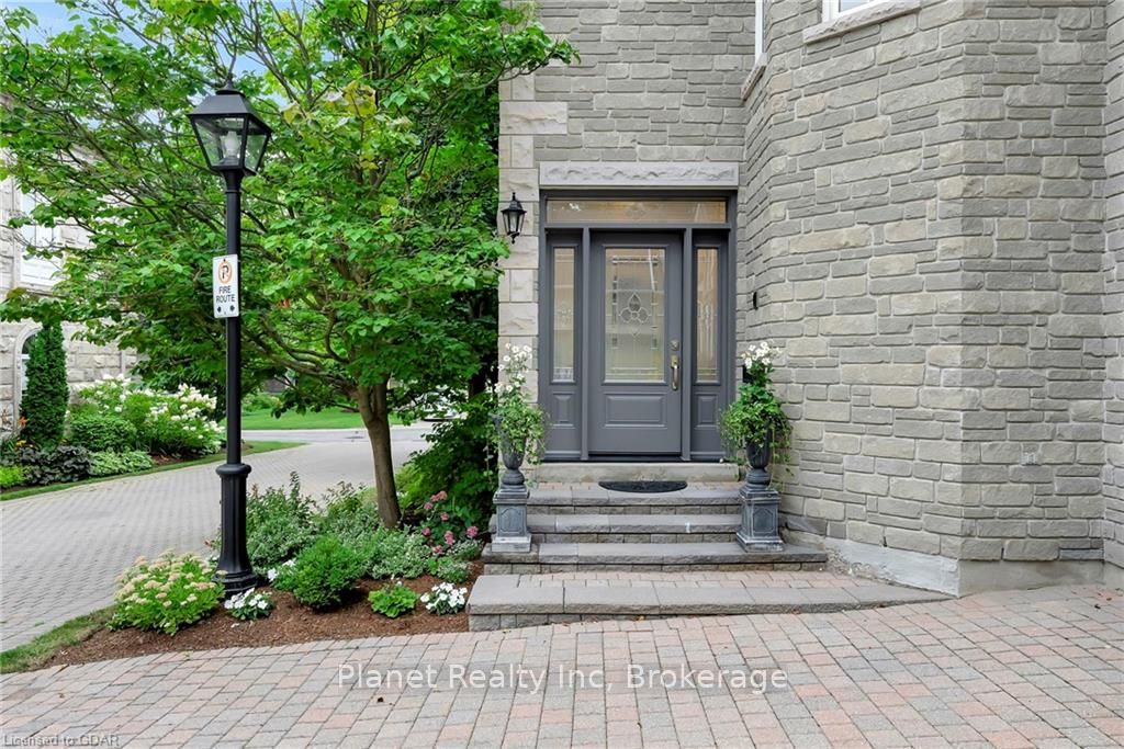 25 MANOR PARK Crescent #11