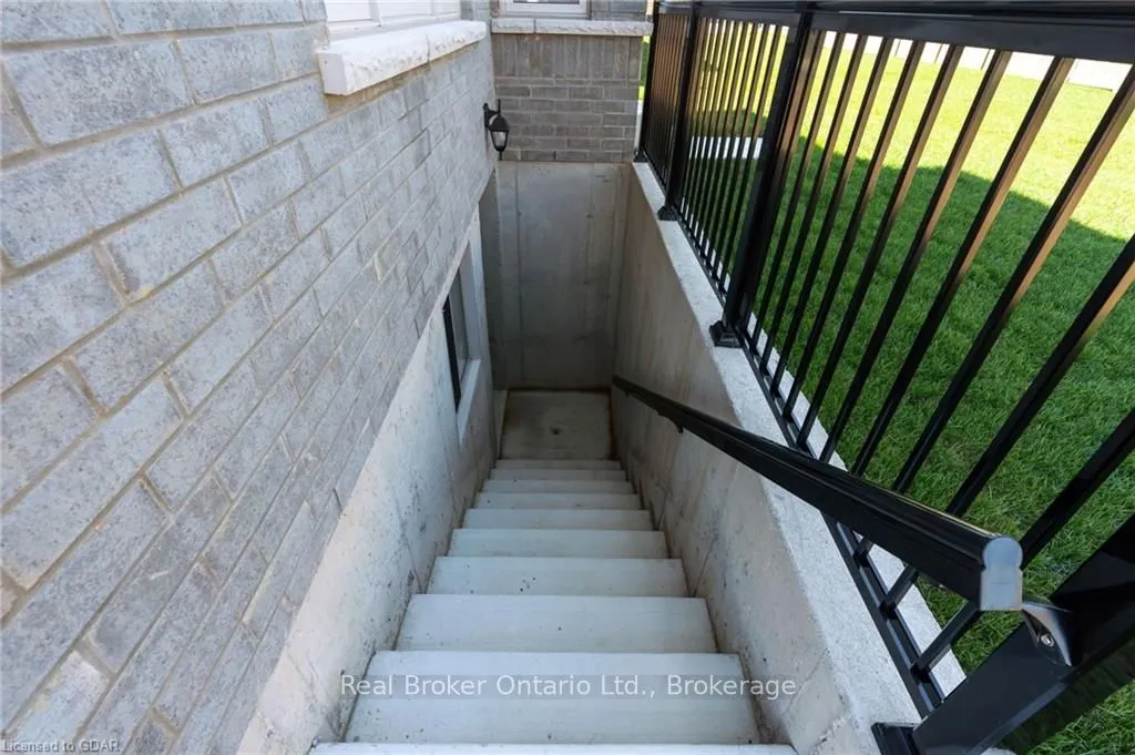 15 VENTURE Way