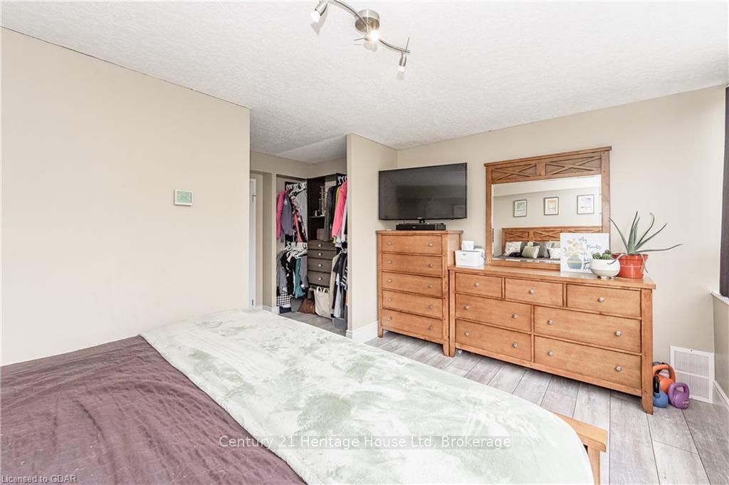 3227 KING Street E #409