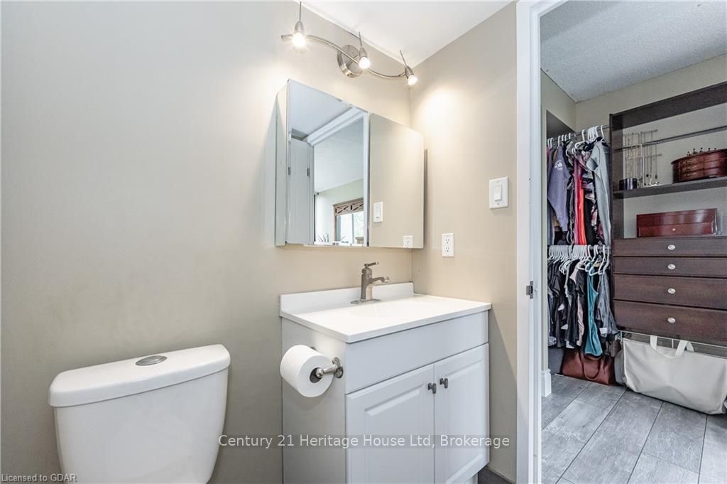 3227 KING Street E #409