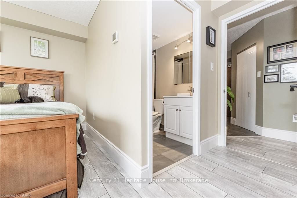 3227 KING Street E #409