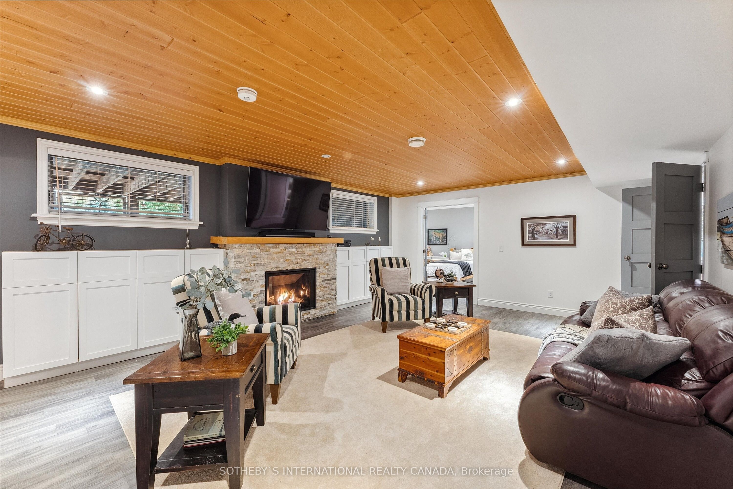 33 South Harbour Drive