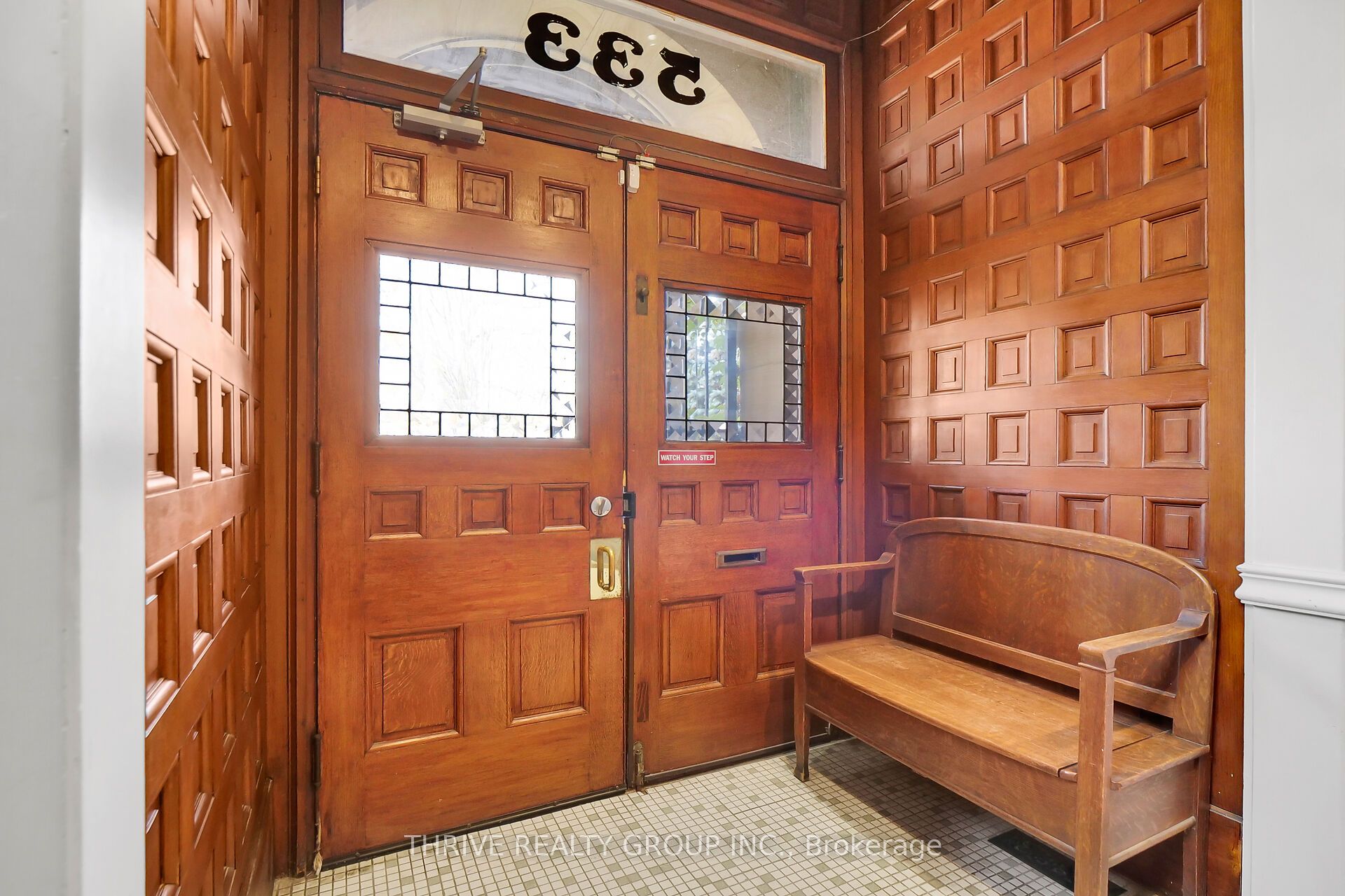 533 Queens Avenue