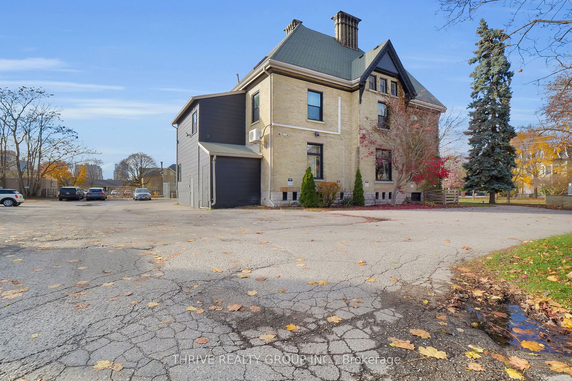 533 Queens Avenue