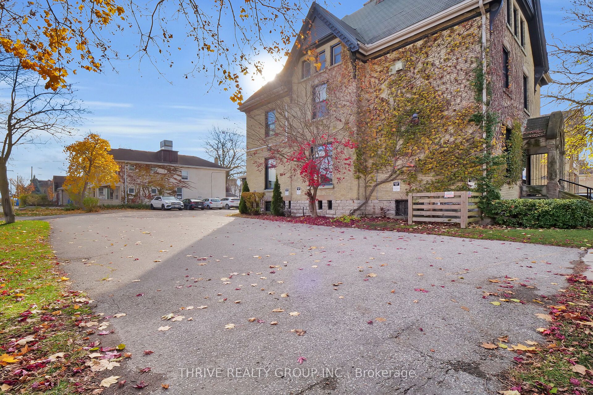 533 Queens Avenue