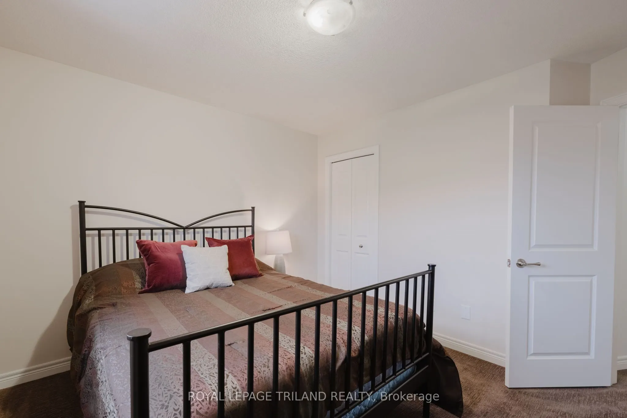 711 Springwood Crescent