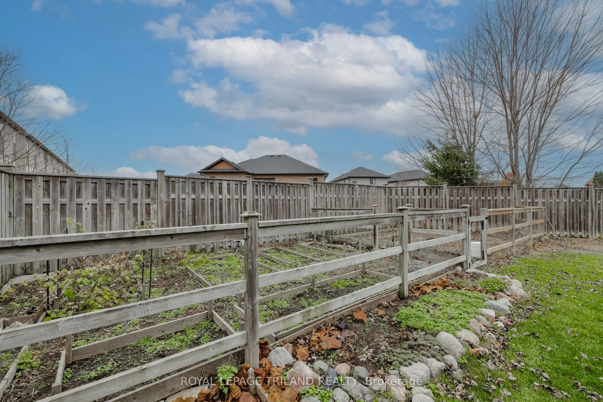 711 Springwood Crescent