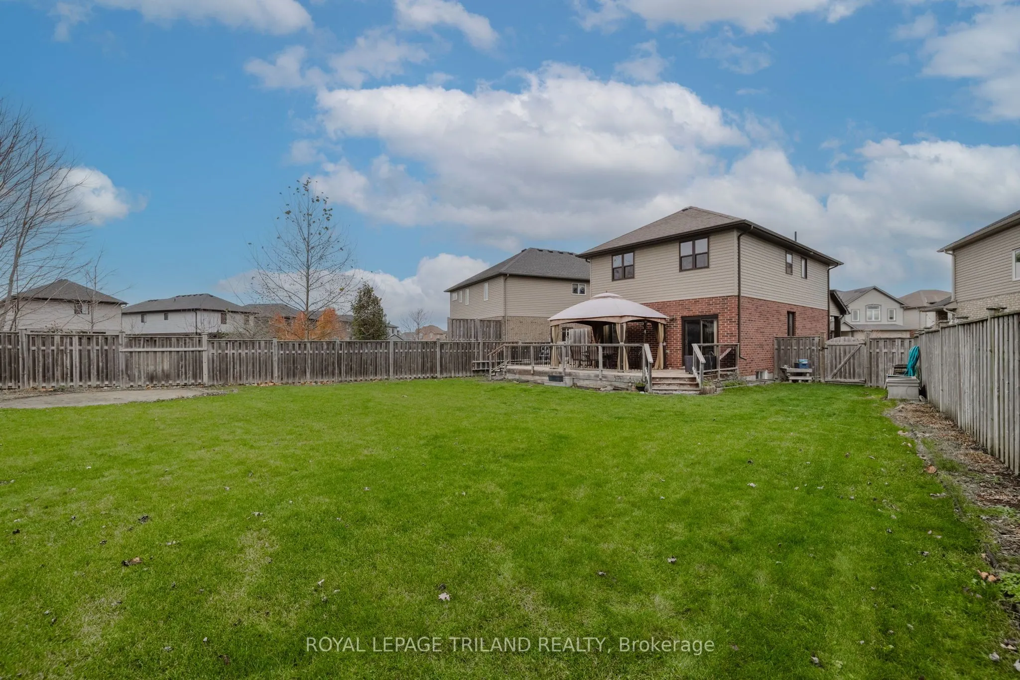 711 Springwood Crescent