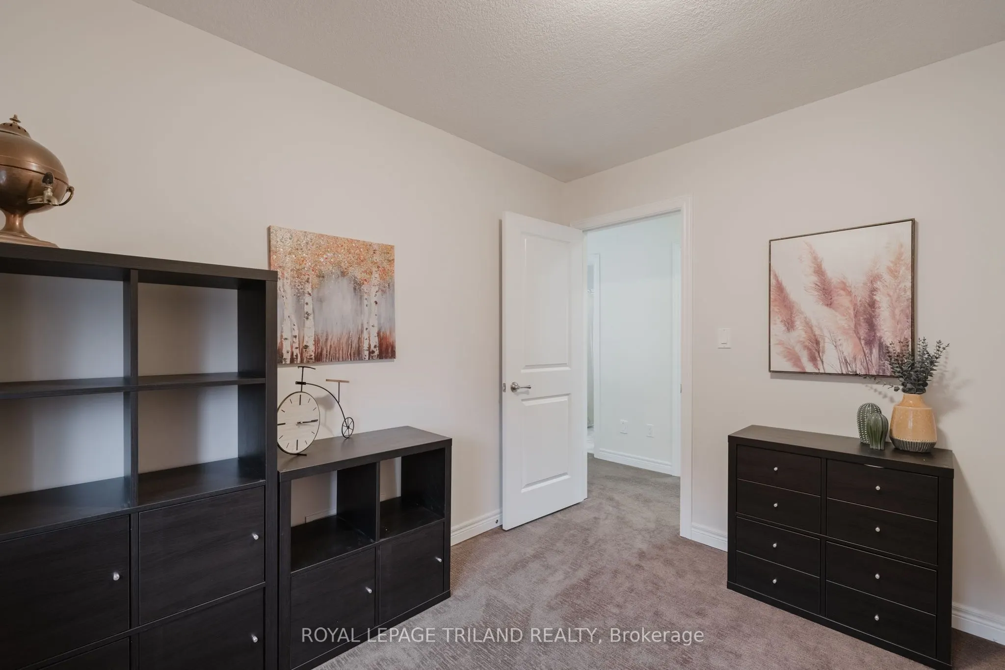 711 Springwood Crescent