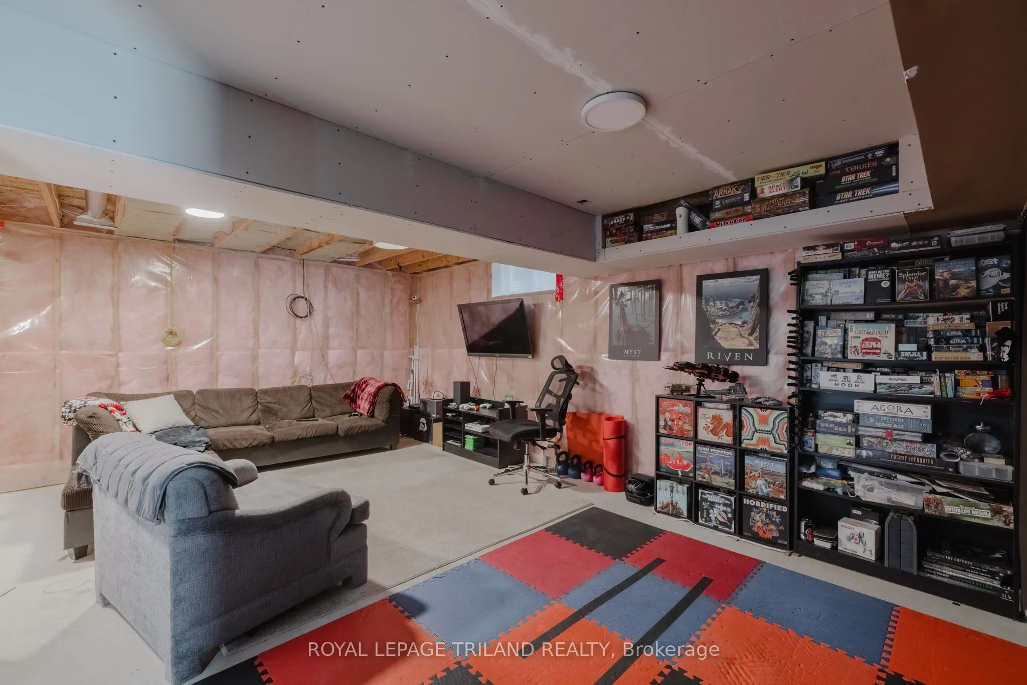 711 Springwood Crescent