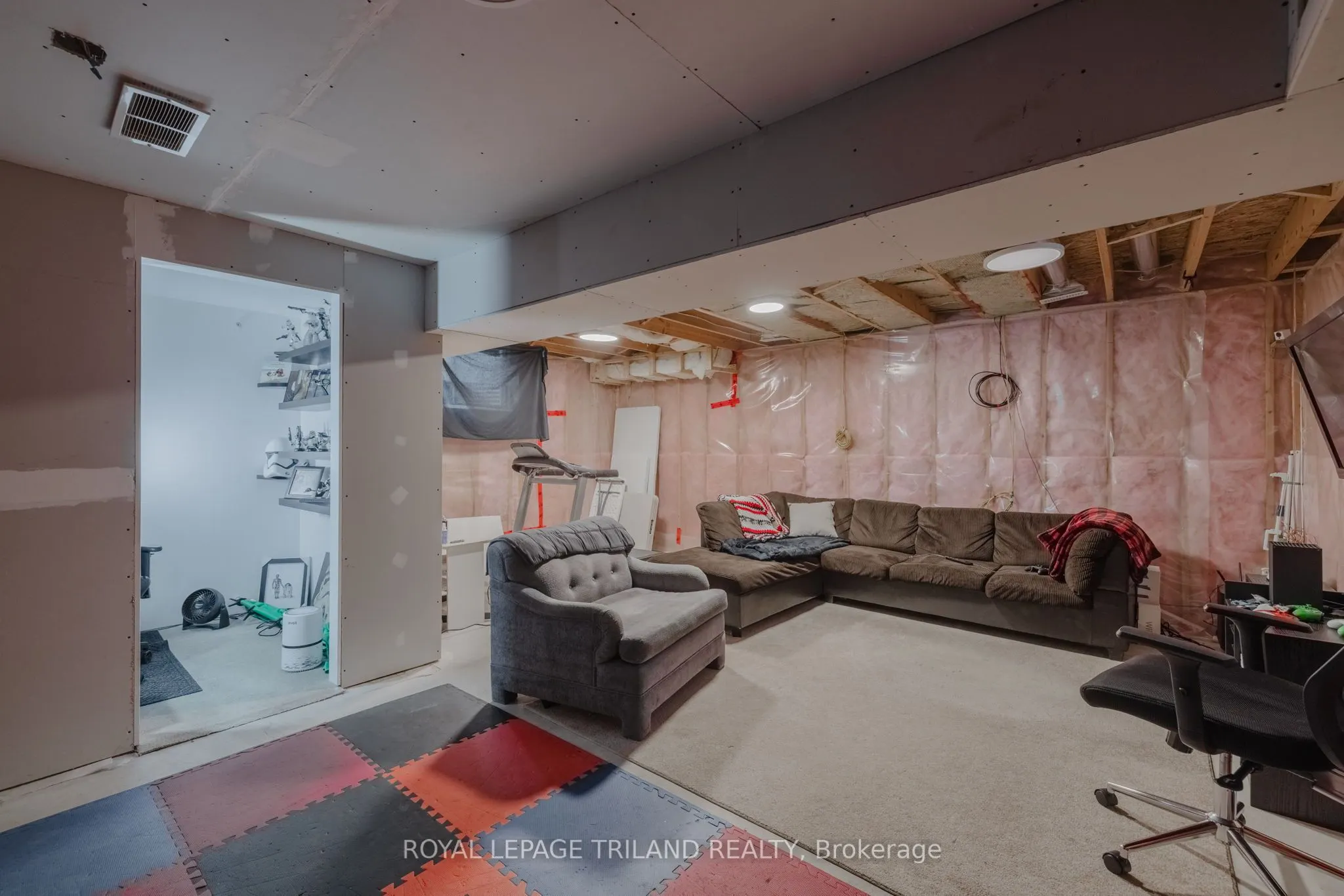711 Springwood Crescent