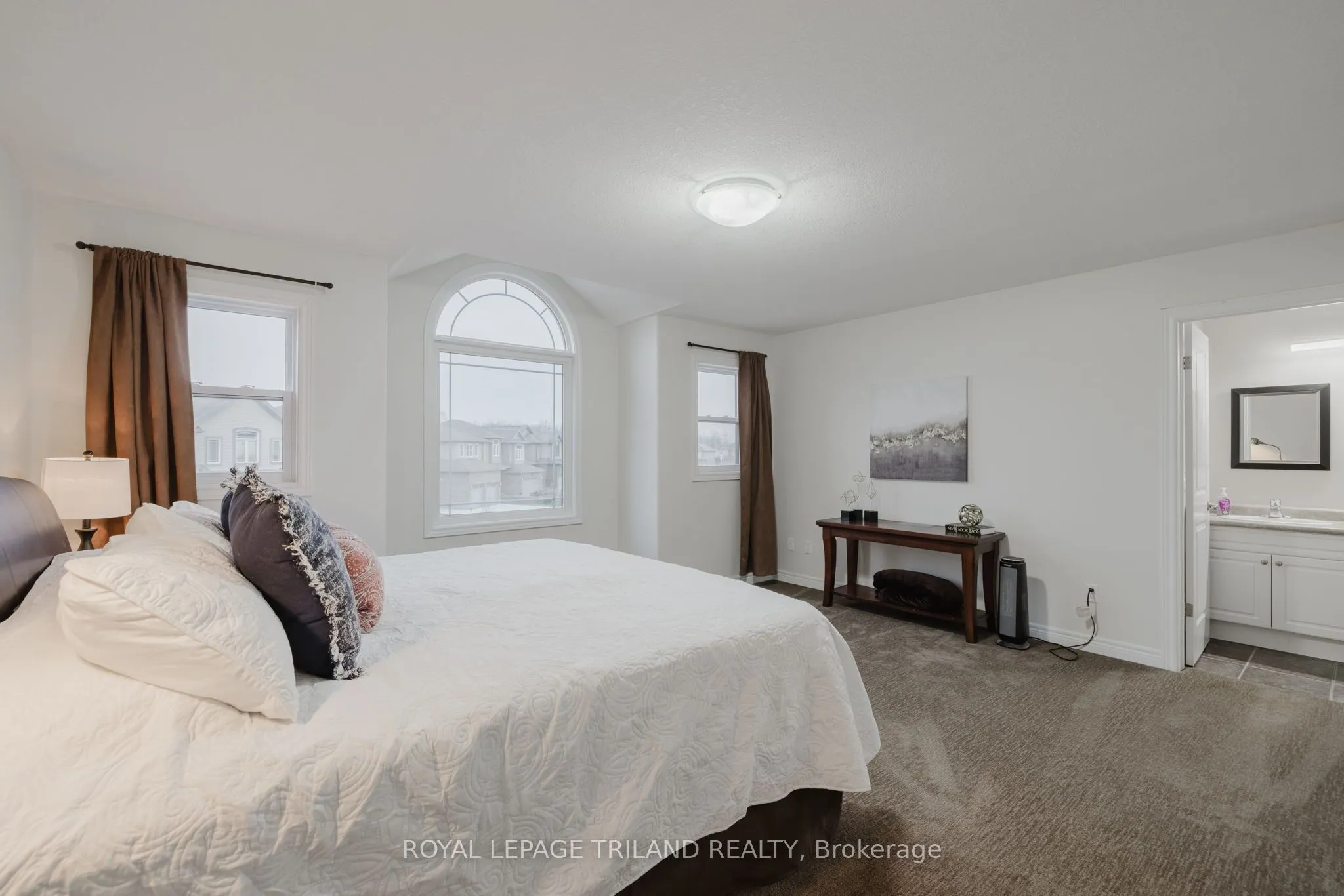 711 Springwood Crescent
