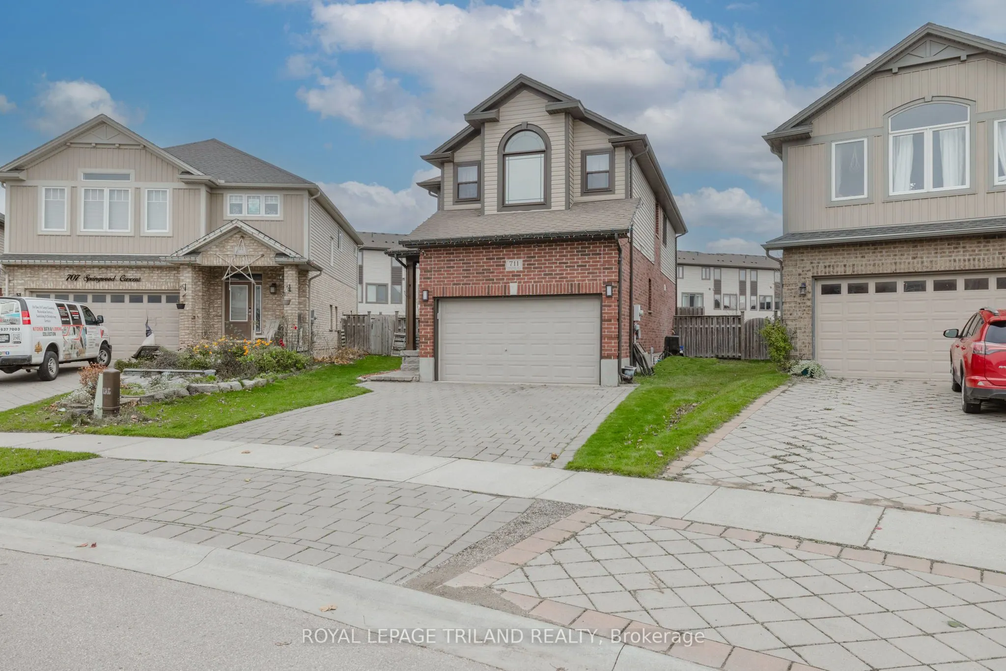 711 Springwood Crescent