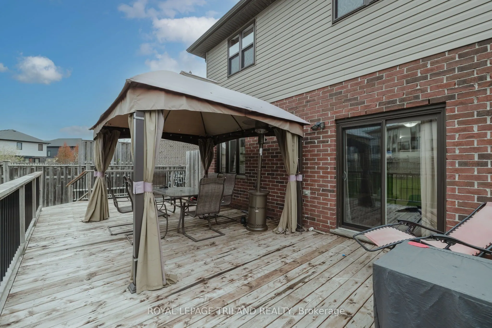 711 Springwood Crescent