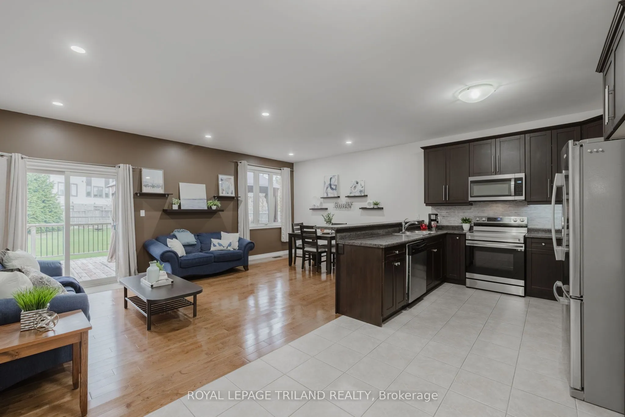 711 Springwood Crescent