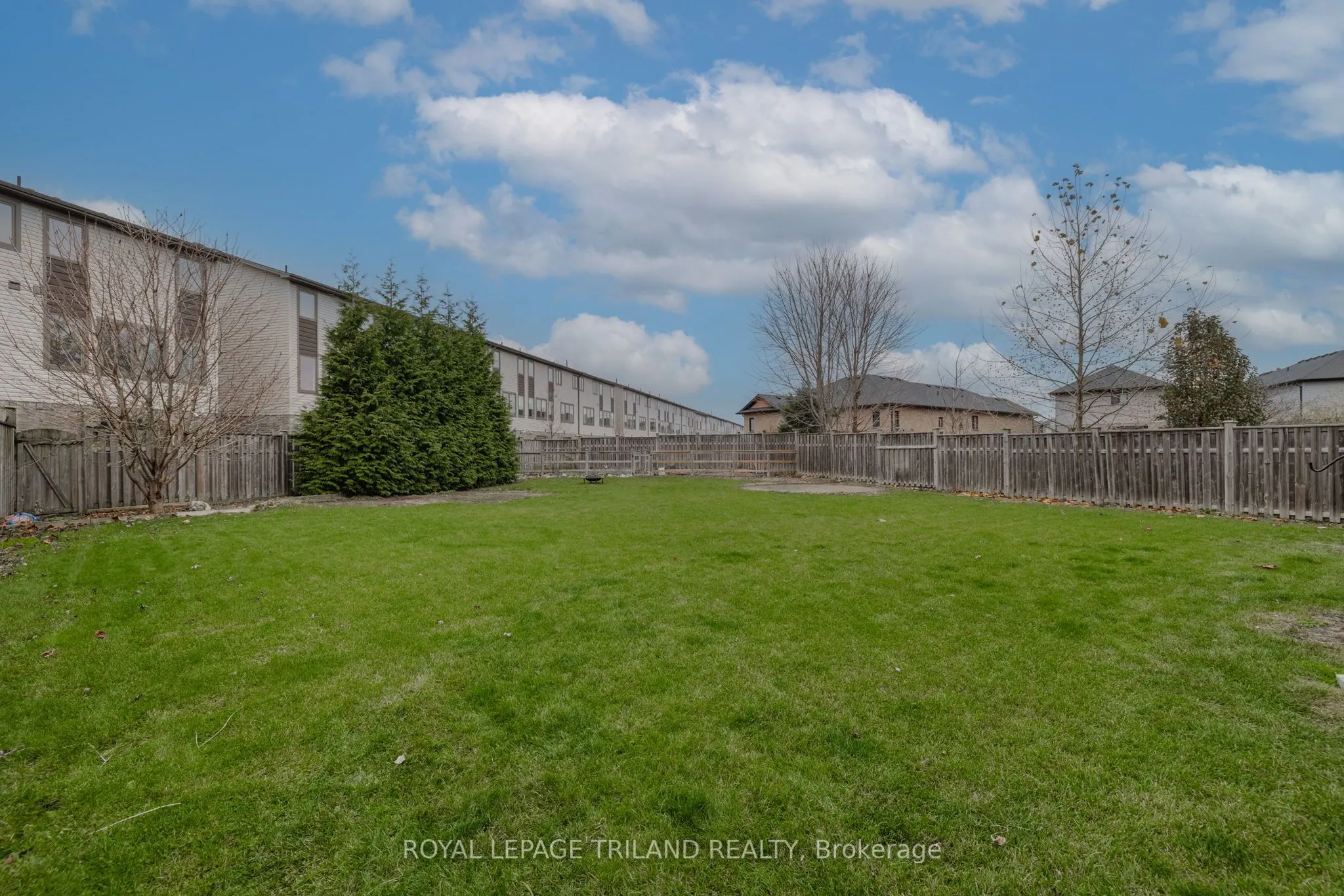 711 Springwood Crescent