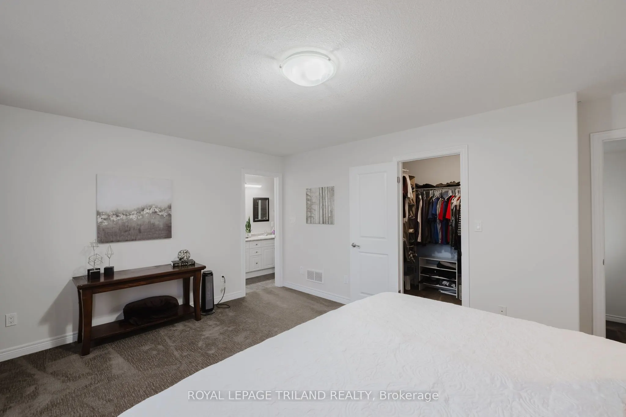 711 Springwood Crescent