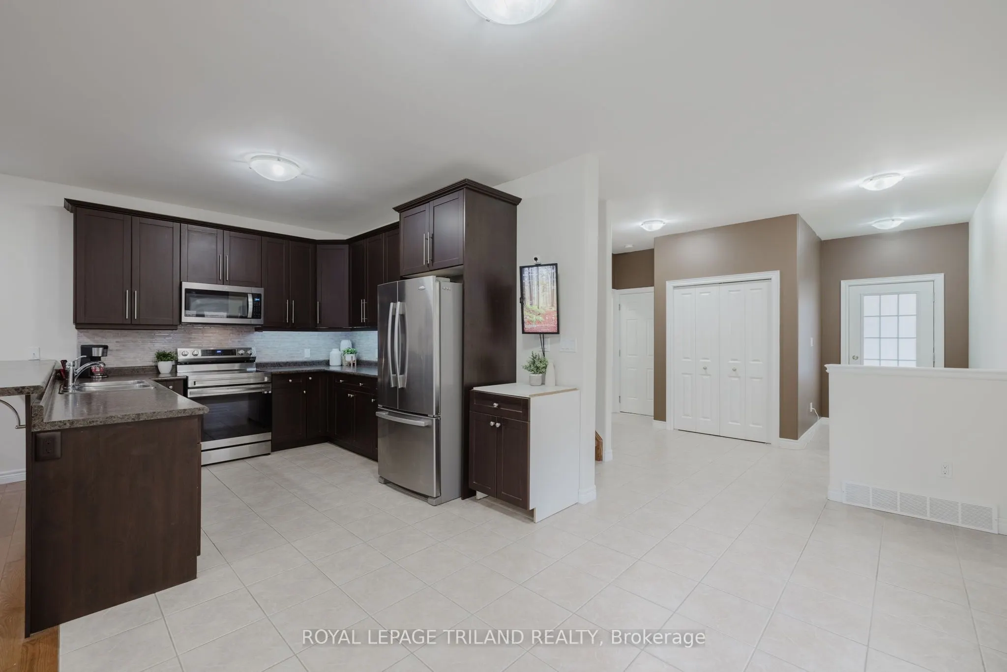 711 Springwood Crescent