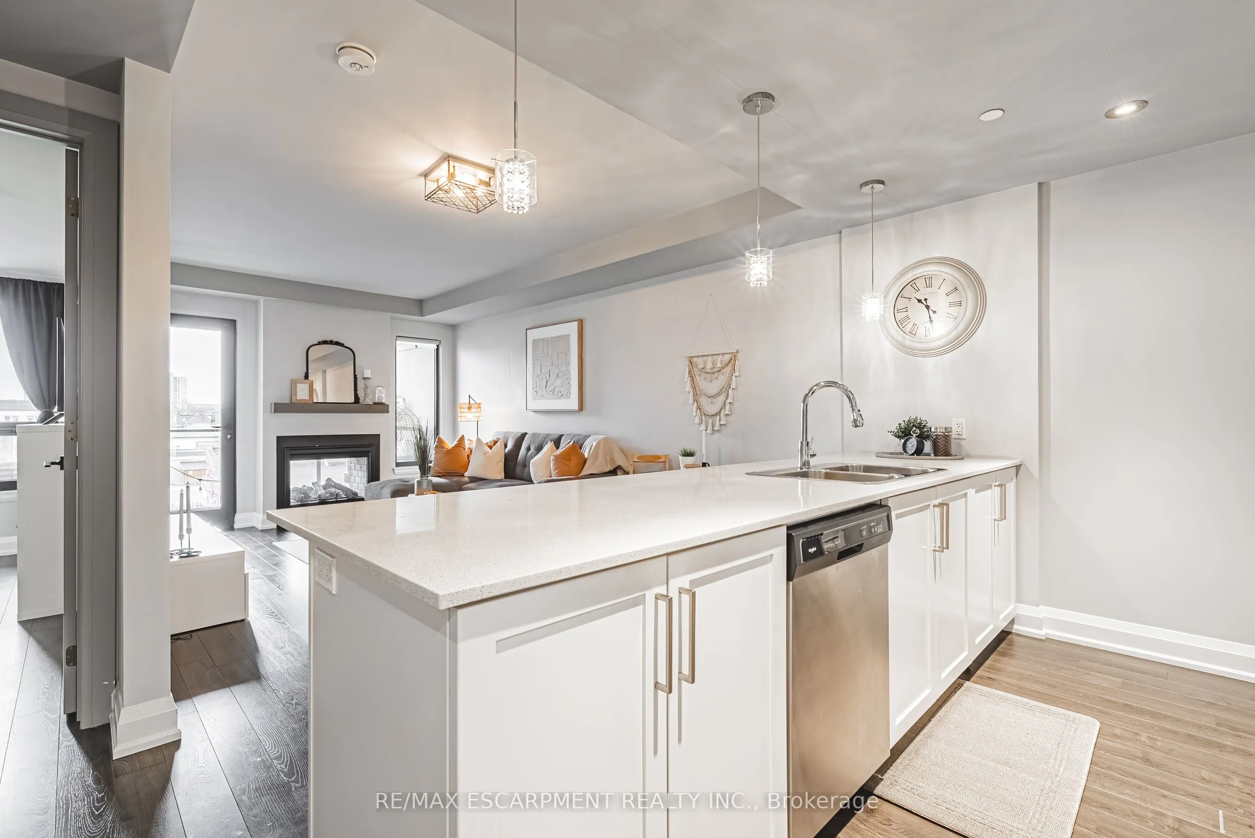 181 James Street N, #402