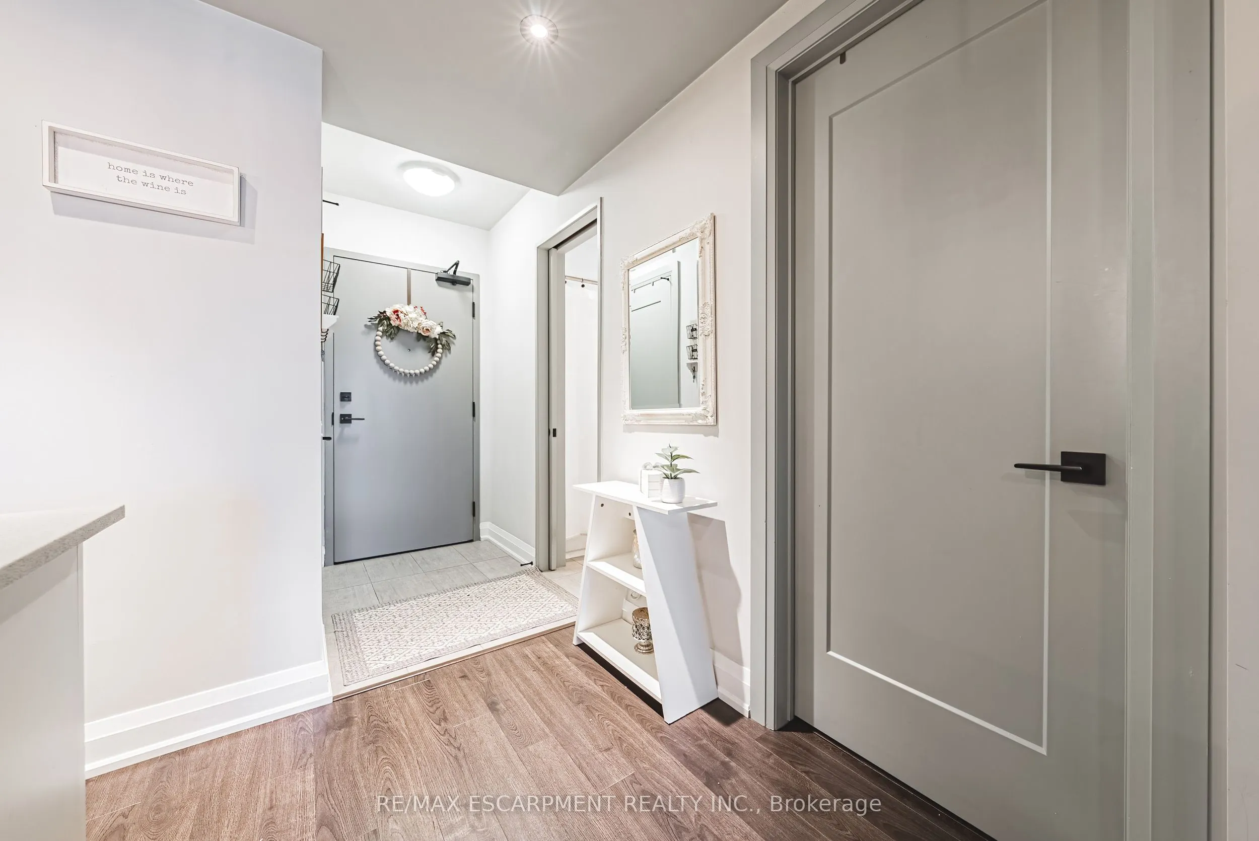 181 James Street N, #402