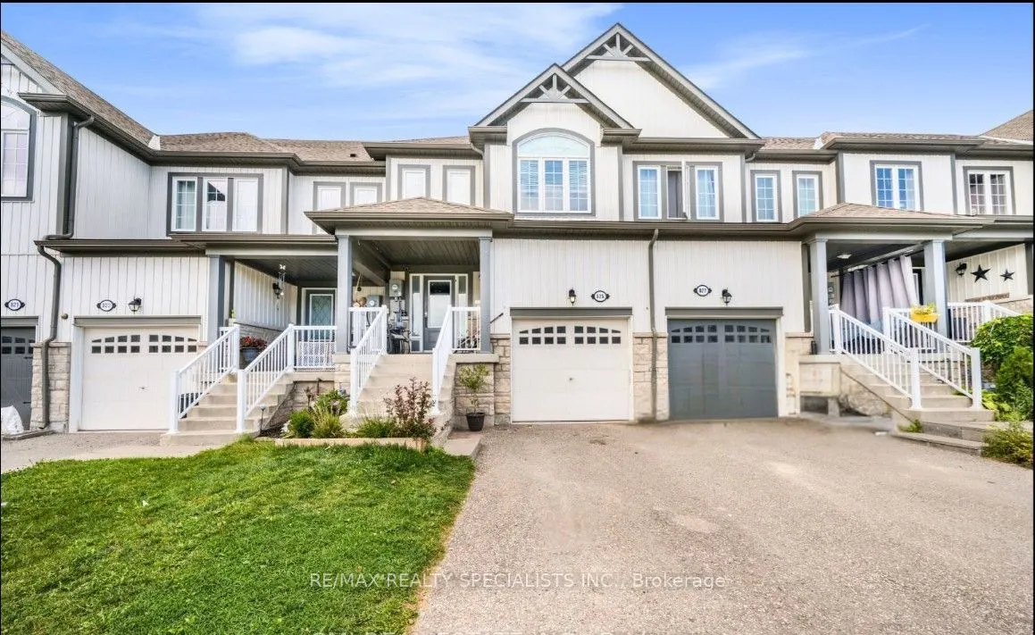 825 Cook Crescent