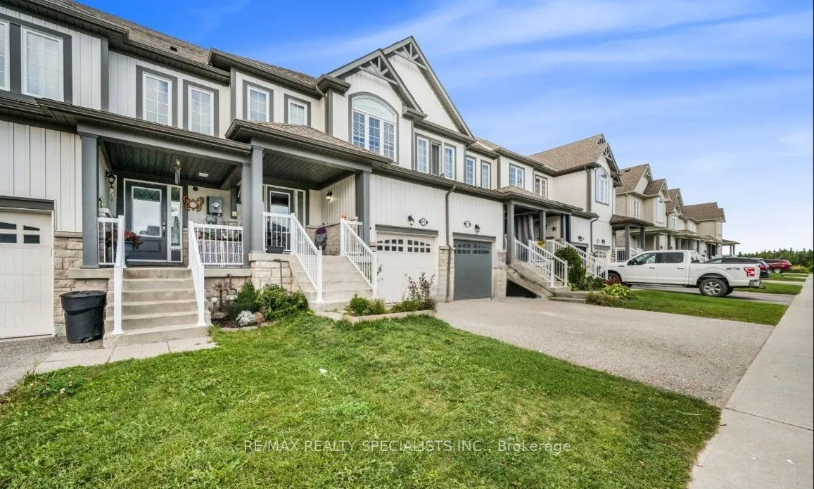825 Cook Crescent