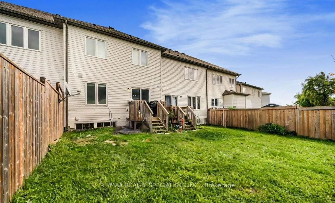 825 Cook Crescent