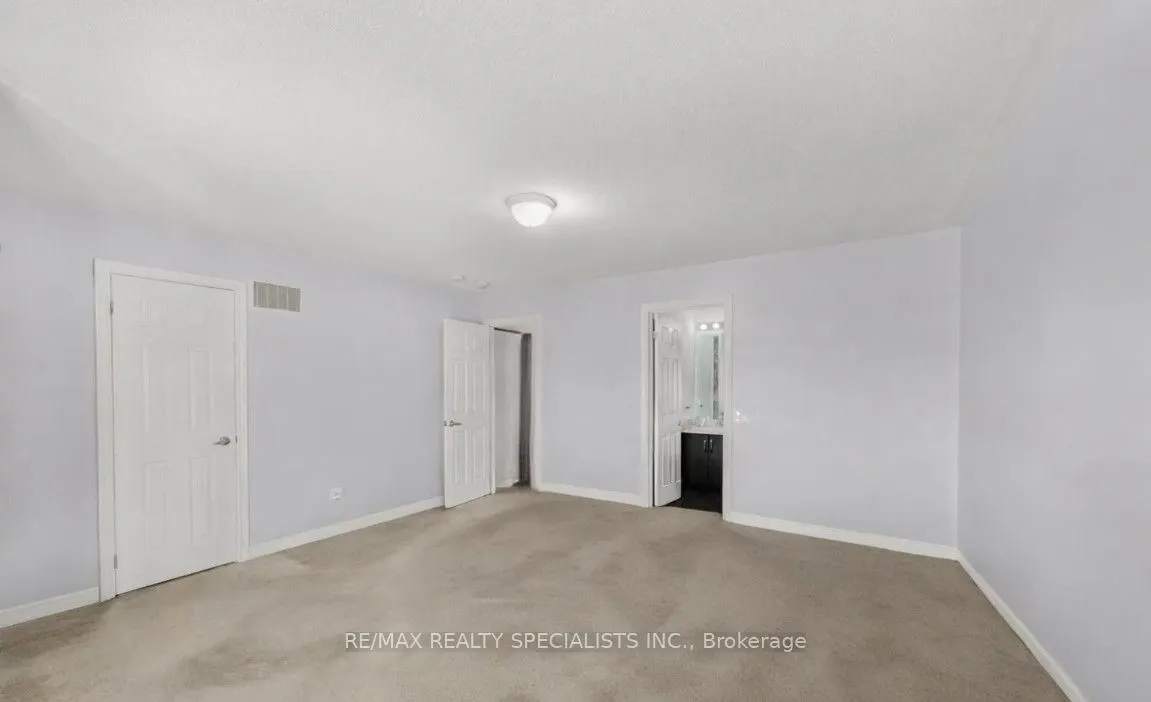 825 Cook Crescent