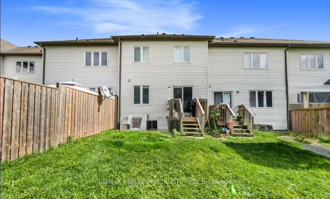 825 Cook Crescent