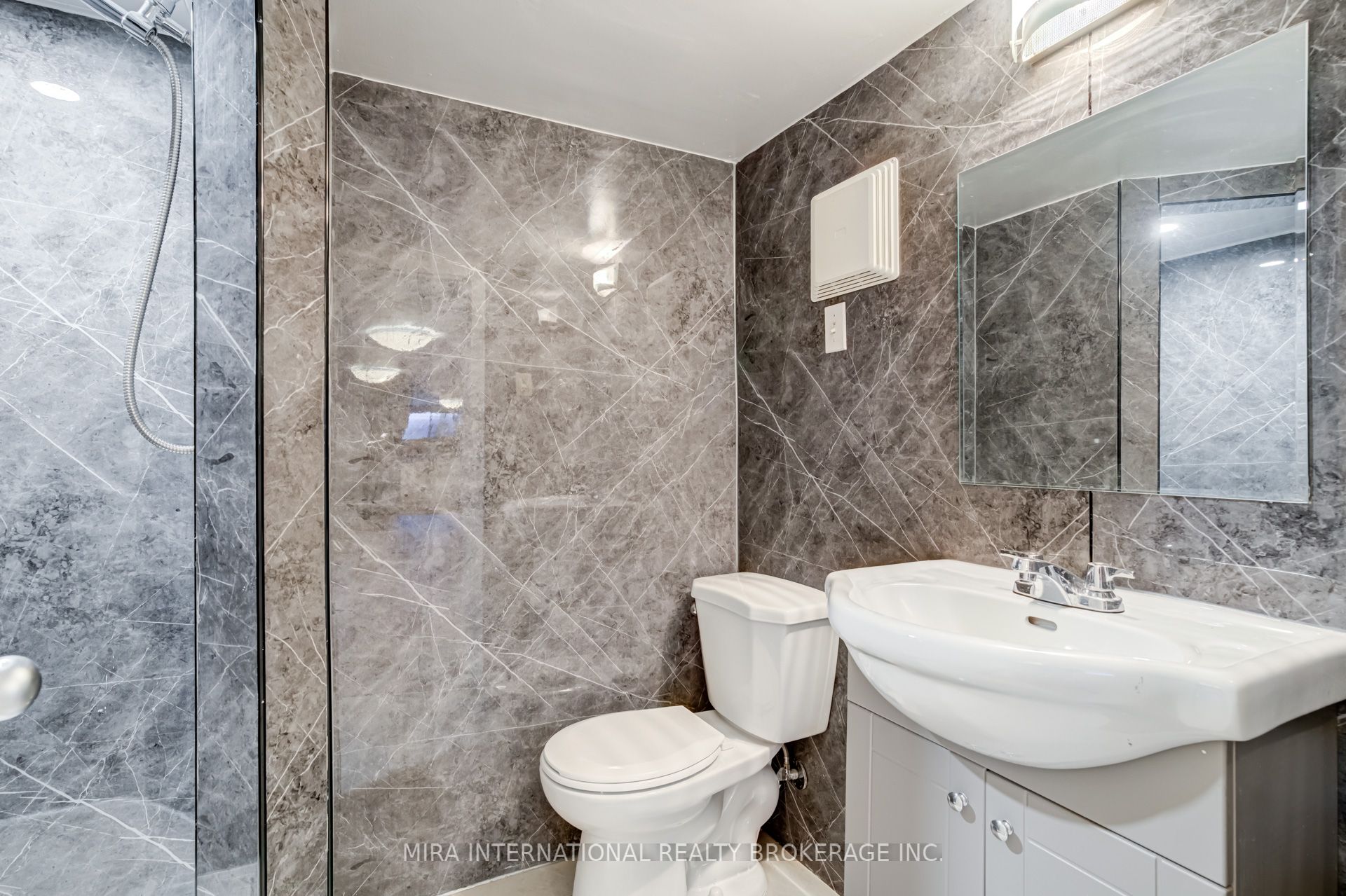 105 Oak Avenue, #B